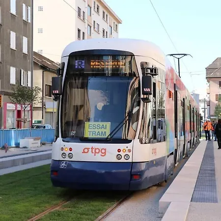 Geneva Step, Grand Appartement Cosy au pied du tram 17 pour le centre de Genève Ambilly