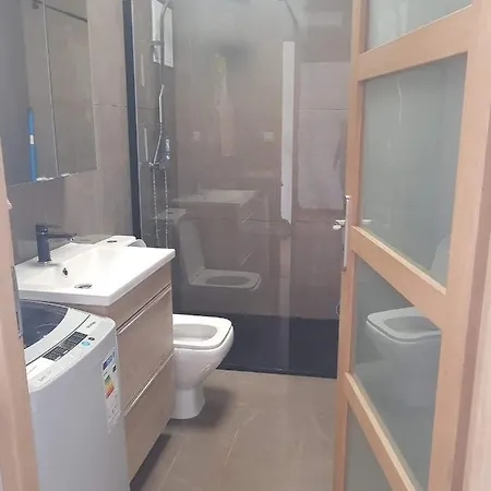 Geneva Step, Grand Appartement Cosy au pied du tram 17 pour le centre de Genève Appartement *