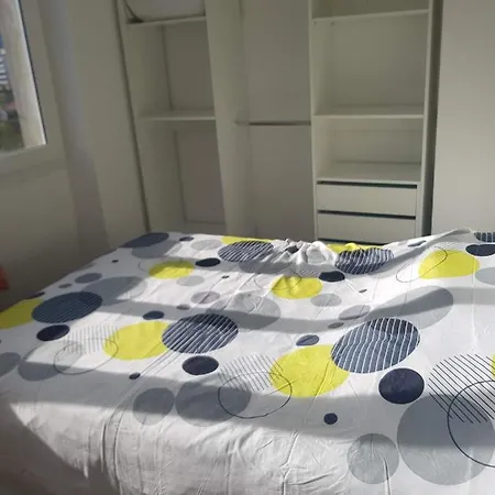 Geneva Step, Grand Appartement Cosy au pied du tram 17 pour le centre de Genève Appartement *